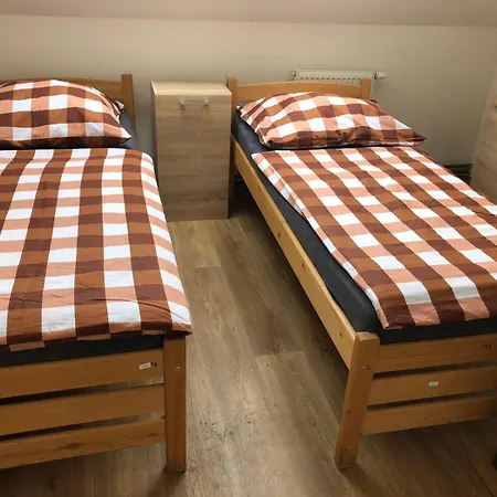 Sleep & Go Korycany بيت شباب Neratovice