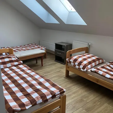 Sleep & Go Czech Republic - Korycany بيت شباب Neratovice